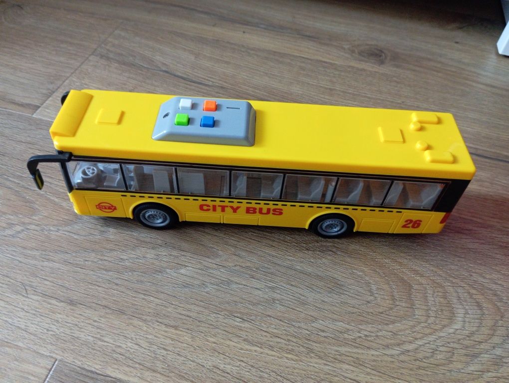 Autobus drzwi się otwierają