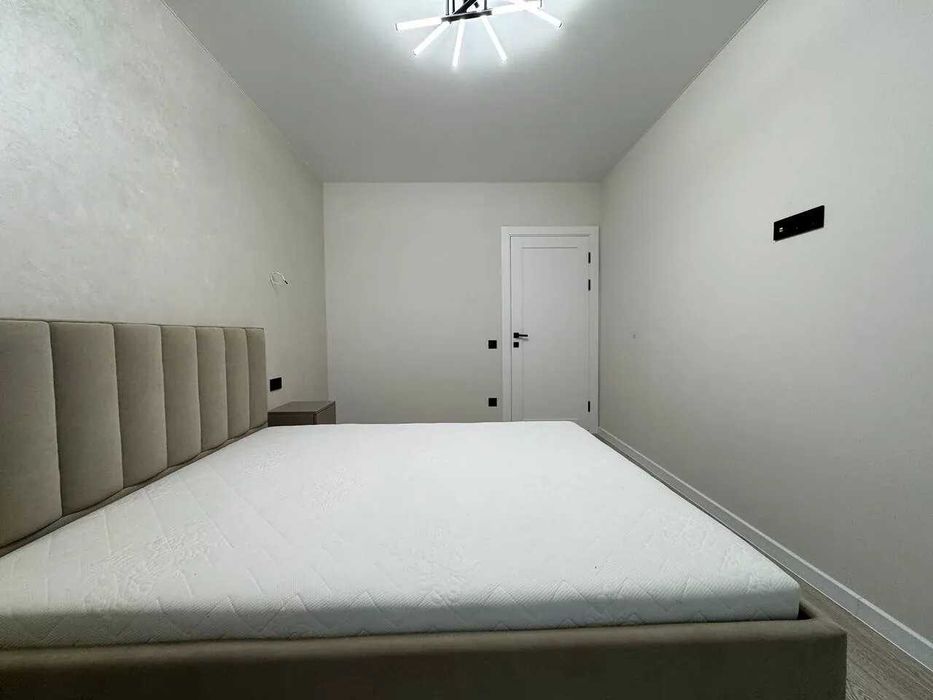 Двокімнатна з балконом поруч поруч університету