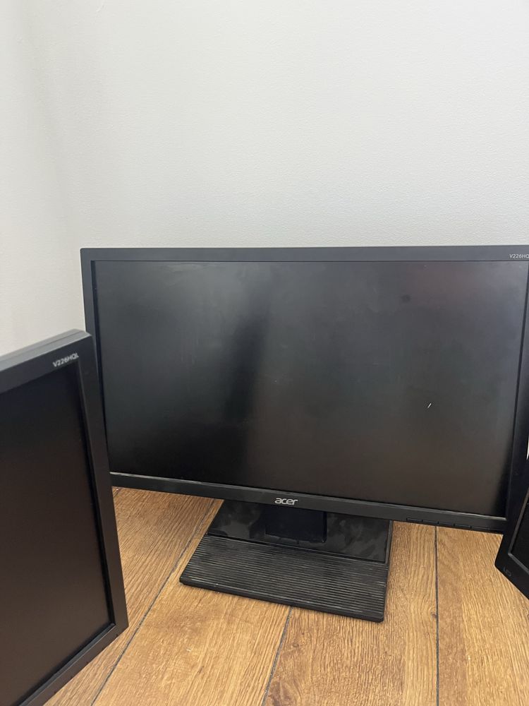 Monitores 22”.