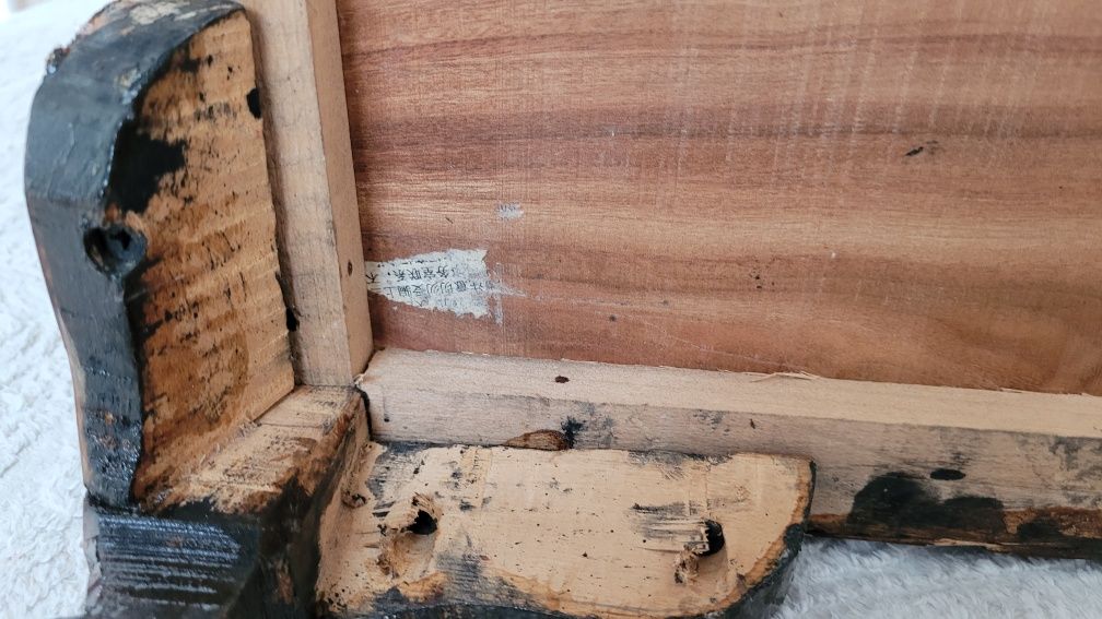 Skrzynia drewniana z wzorami chińskimi zabytkowa