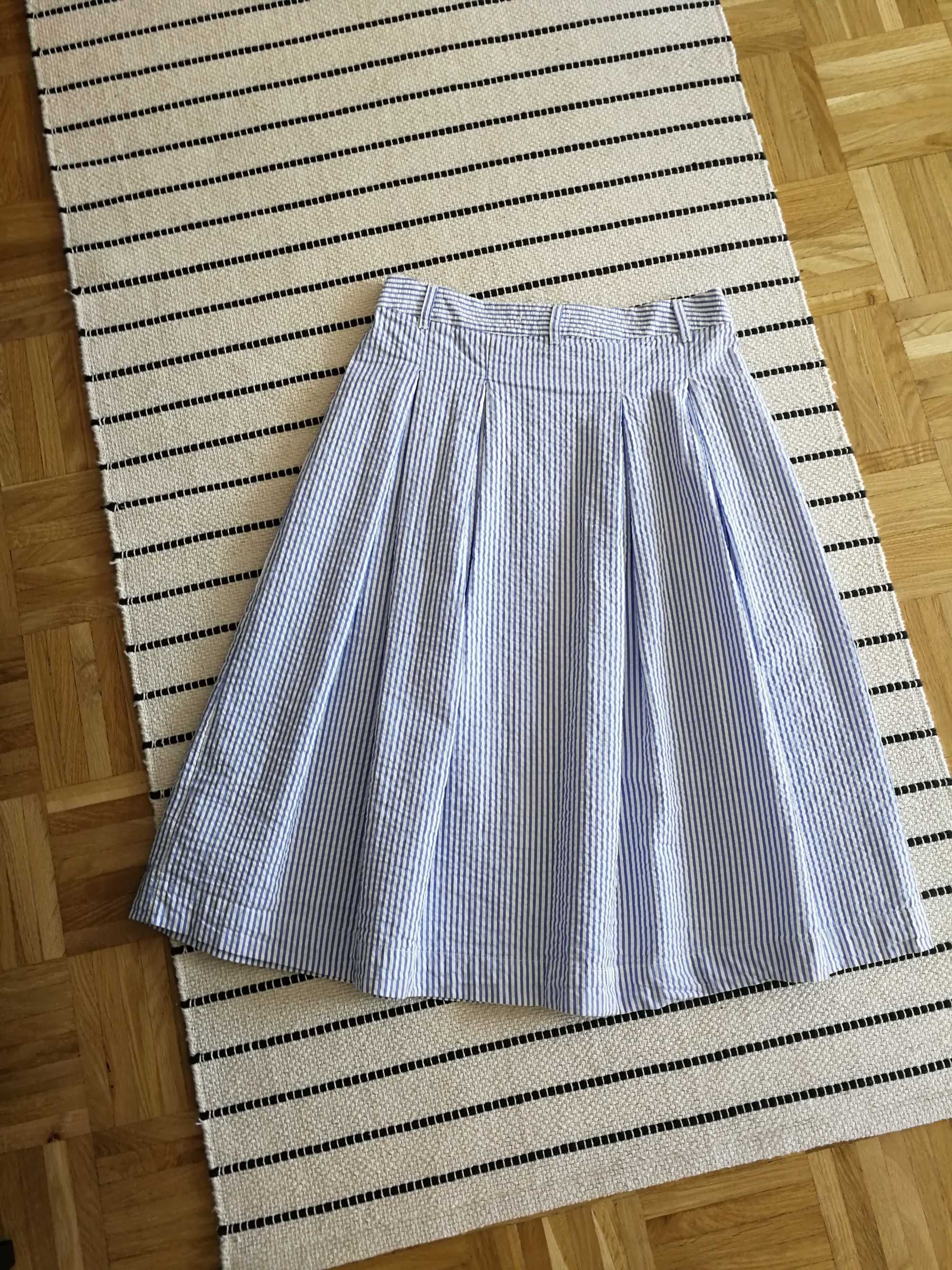Piękna spódnica w niebieskie paseczki, S