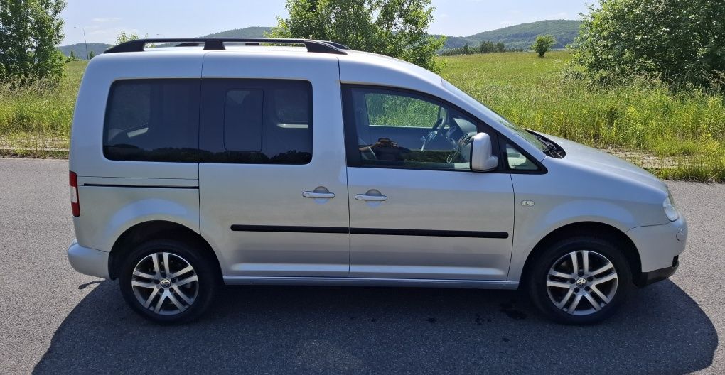 VW CADDY 1.6 Benzyna 102km Klima Alu Relingi Hak 5osób Stan B.DB