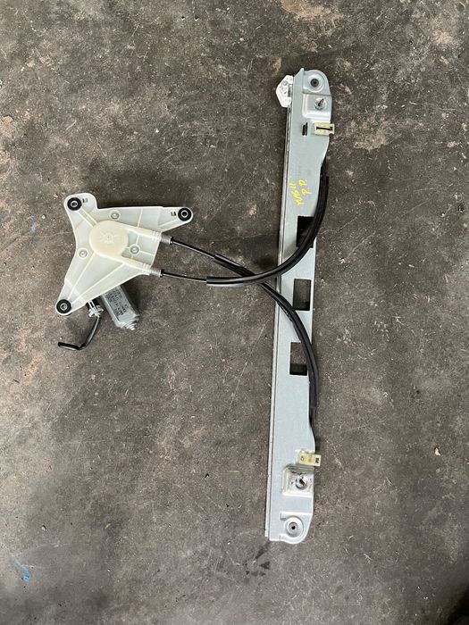 Podnośnik szyby prawy przód Renault Master III