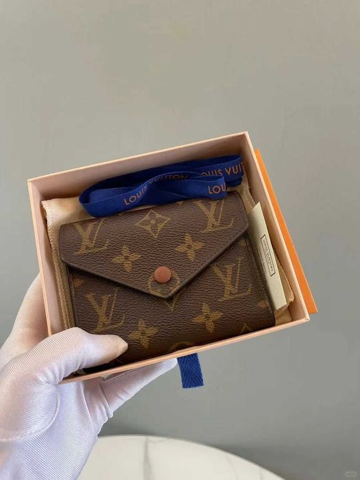 Louis Vuitton Victorine LV Monogram Mały Portfel Brązowa klamra