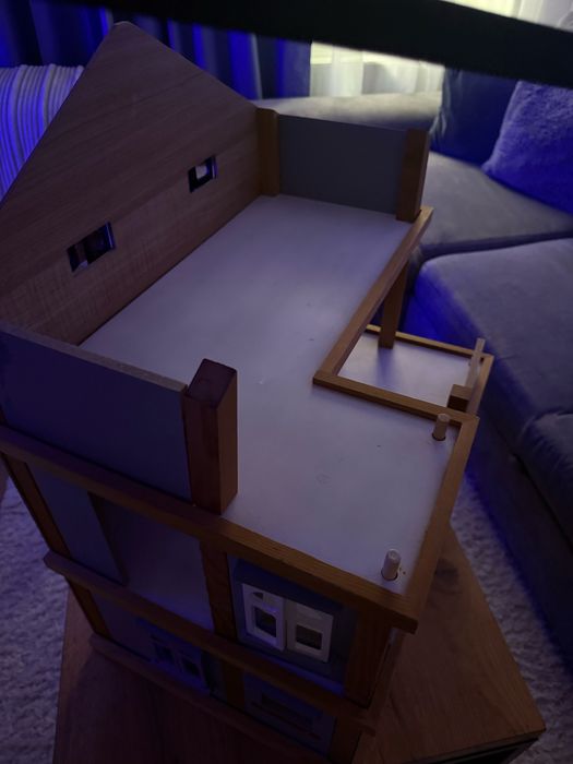 Domek - piekny! drewniany - duzy!