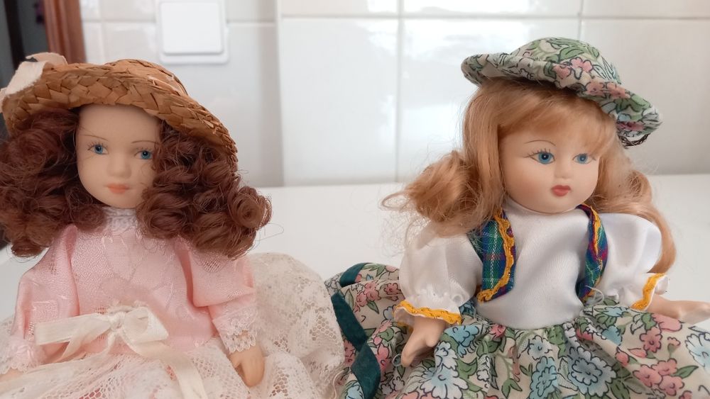 BONECAS PORCELANA lindas com 41 , 31 e 18 cm de altura.Casa e Colecção