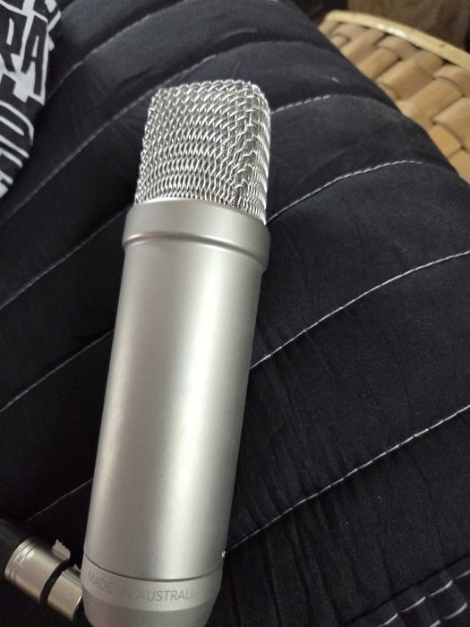 Microfone Rode NT1-A + Suporte de Pé + Filtro Antipop