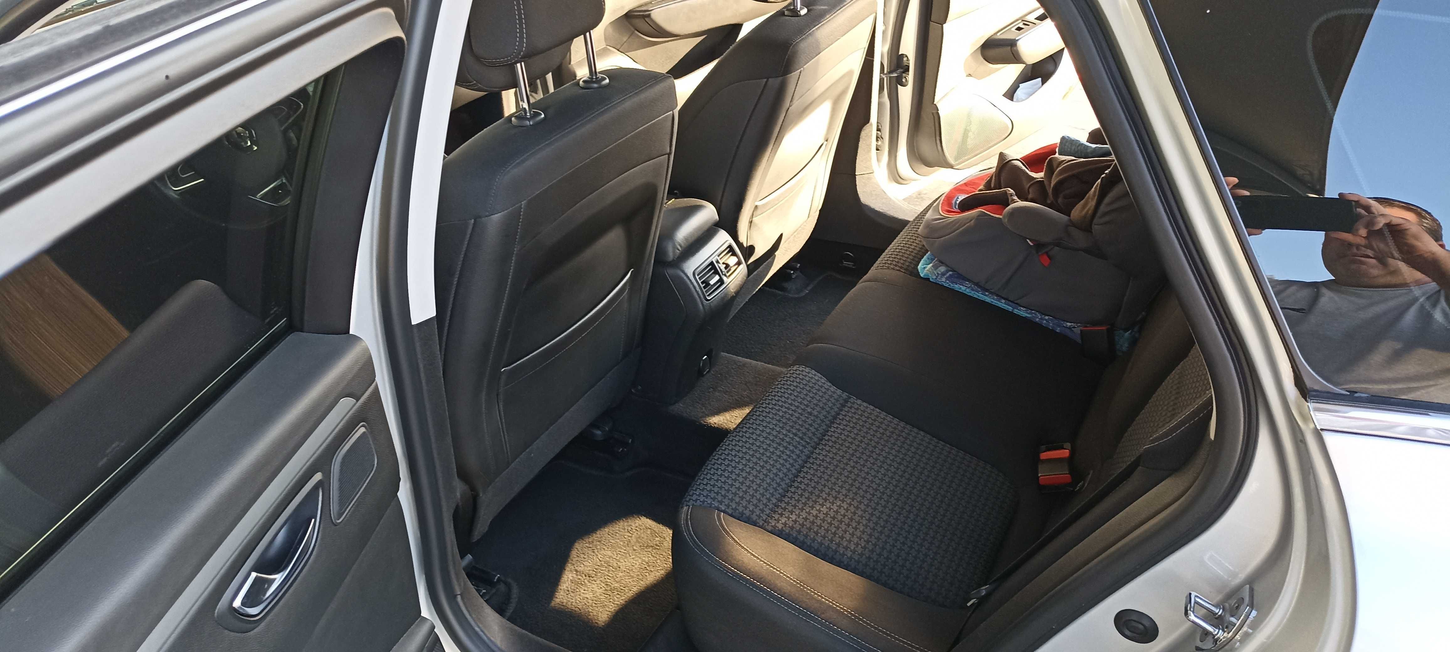Vendo carrinha Renault Talisman confortavél e económica.