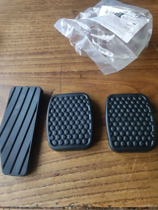 Gumy osłony na pedały samochodu osobowego