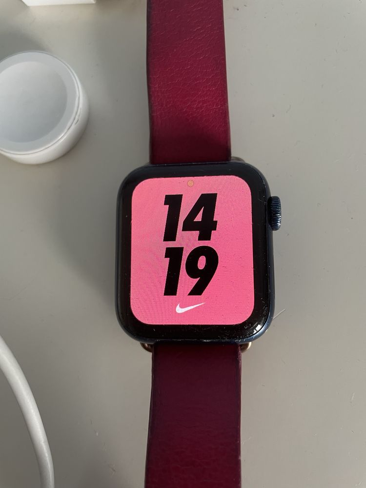 Apple watch Smartwatch 6. Generacji z oryginalnym paskiem i kablem