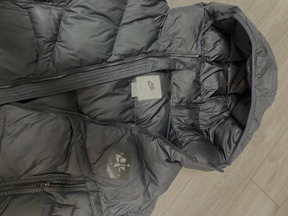 Продам куртку новую Nike оригинал