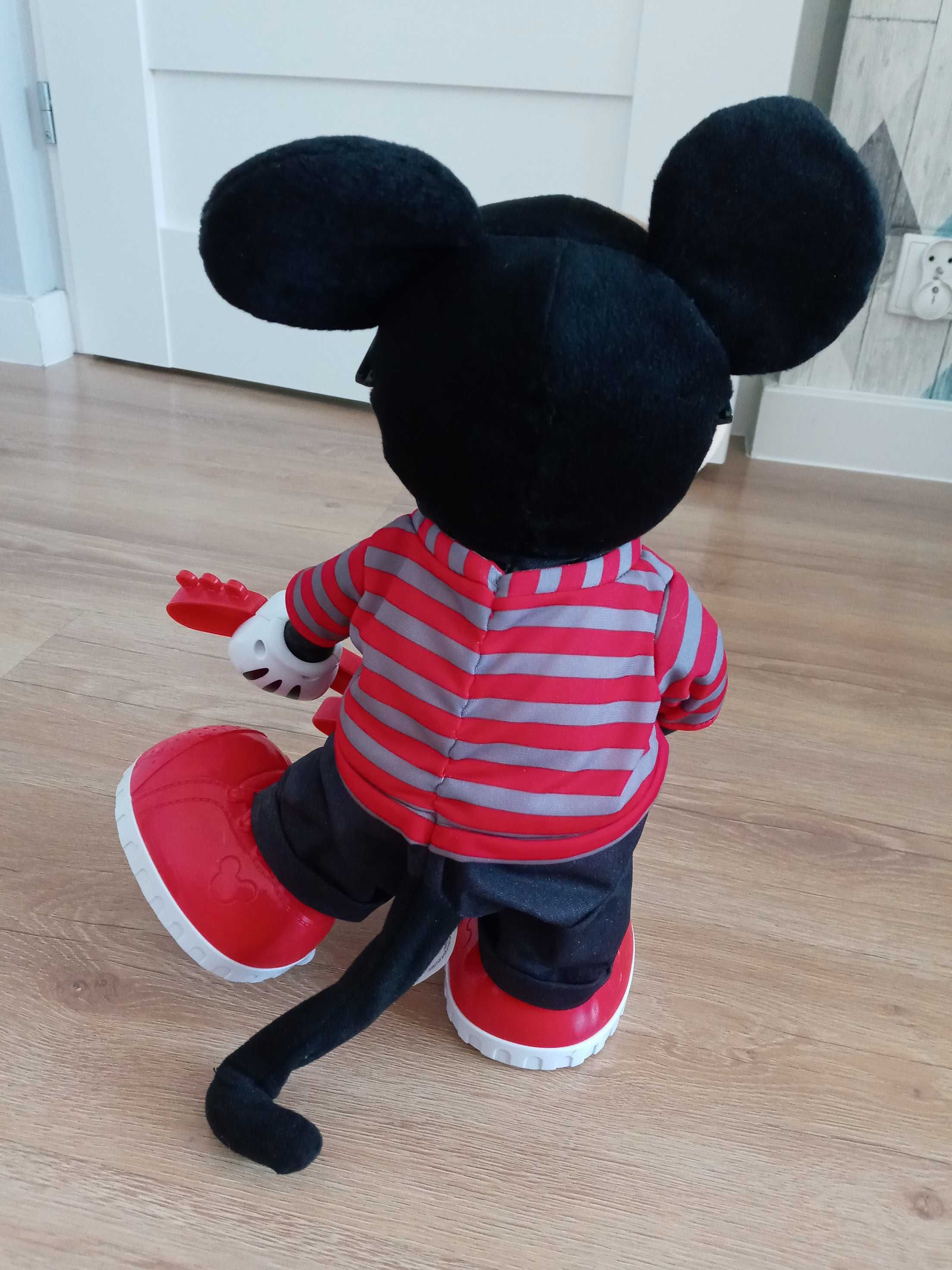 Duża Myszka Mickey śpiewa, tańczy, gra na gitarze Miki wersja anglojęz