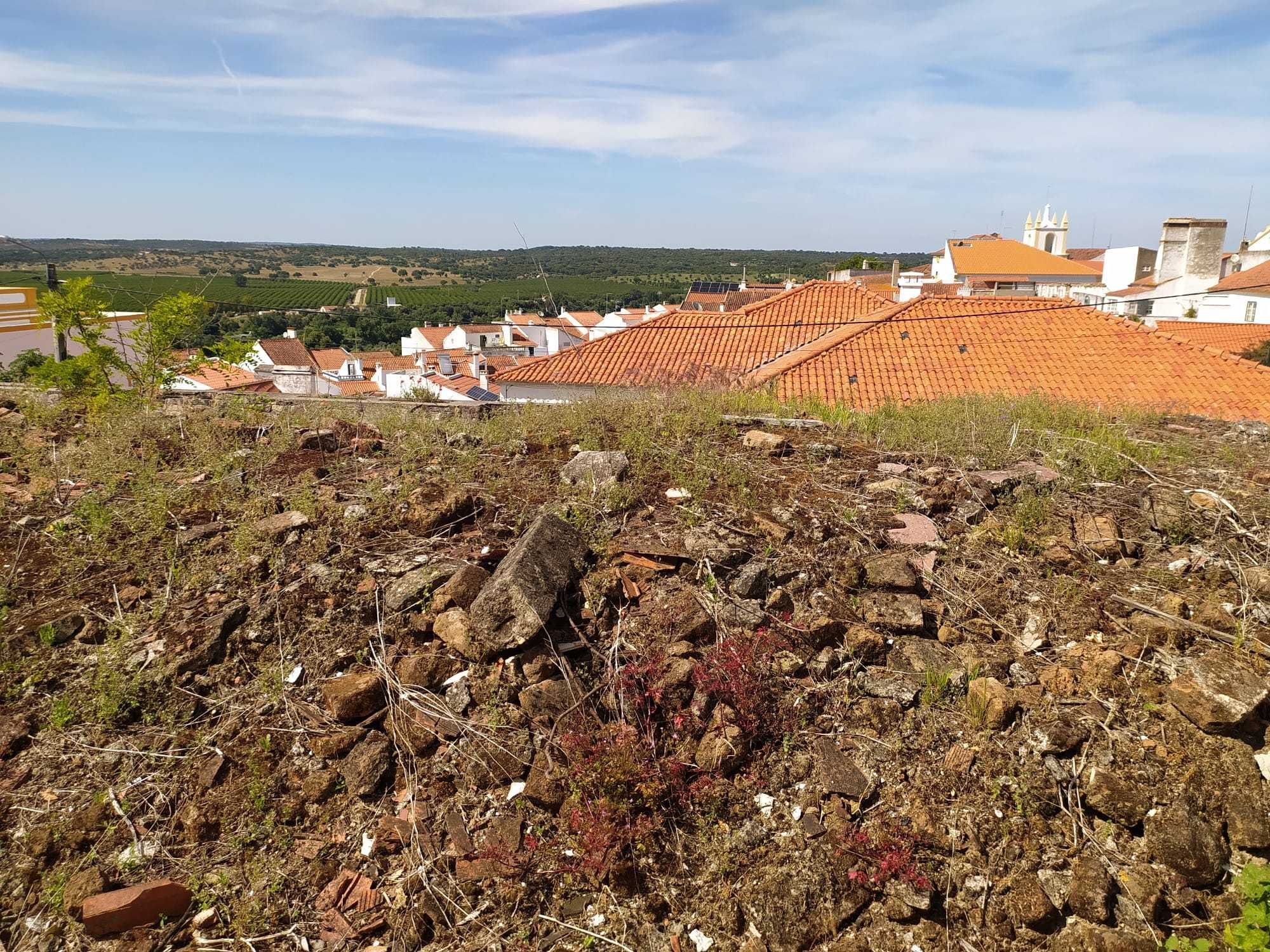 Terreno com potencial em Mora