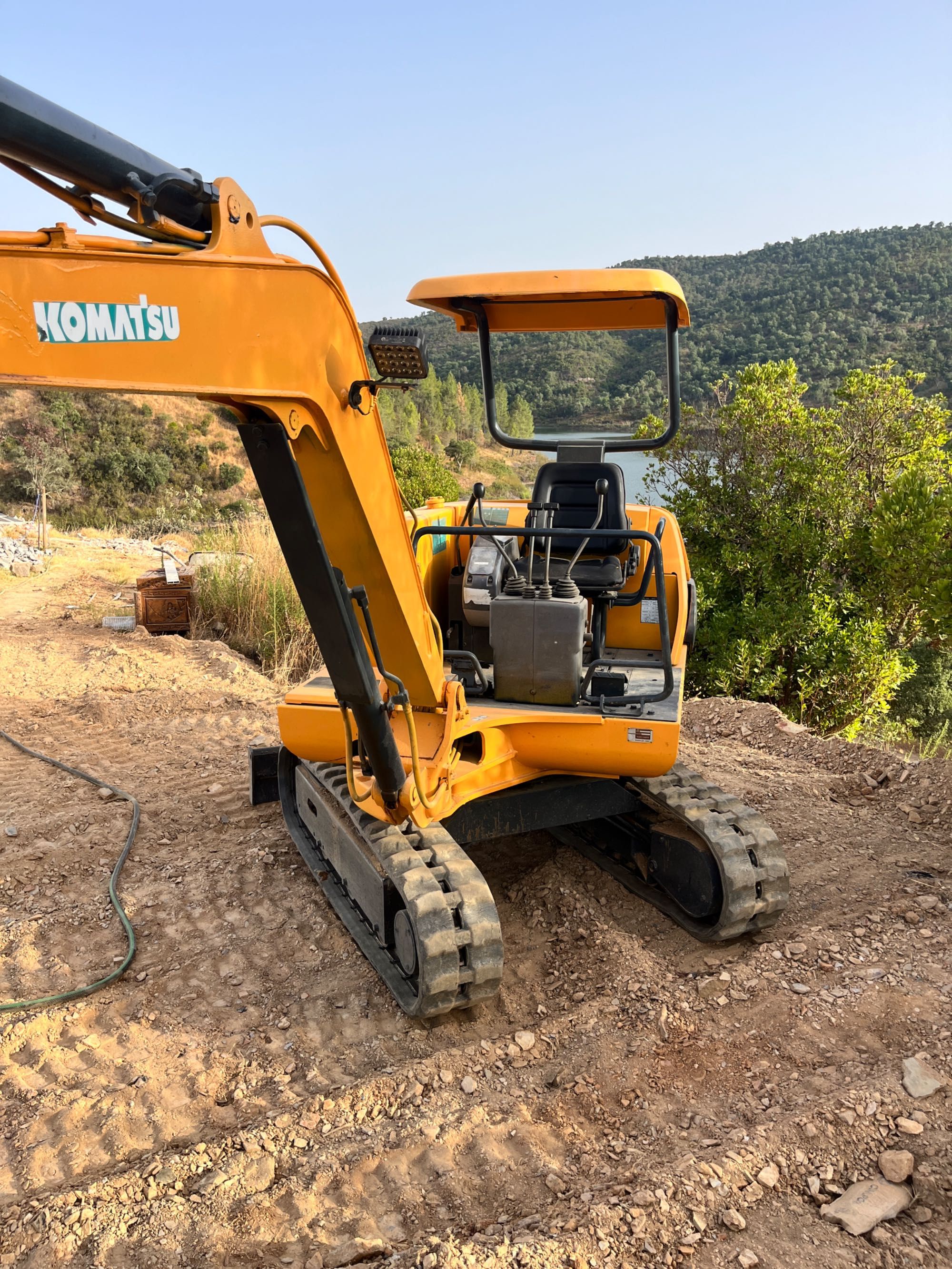 Giratória Kumatsu 2.4T
