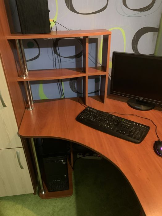 Компьютерный письменный стол угловой