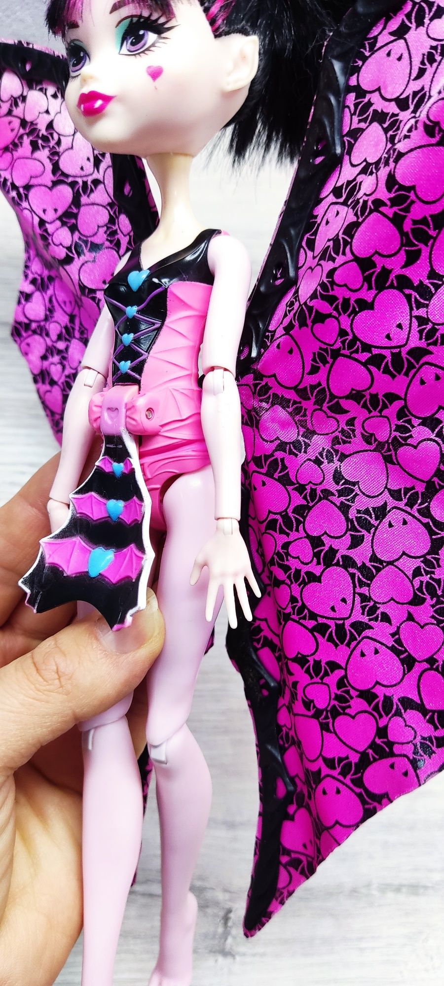 Дракулора monster high є нюанси