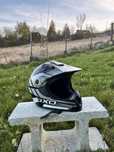 Kask na crossa axo