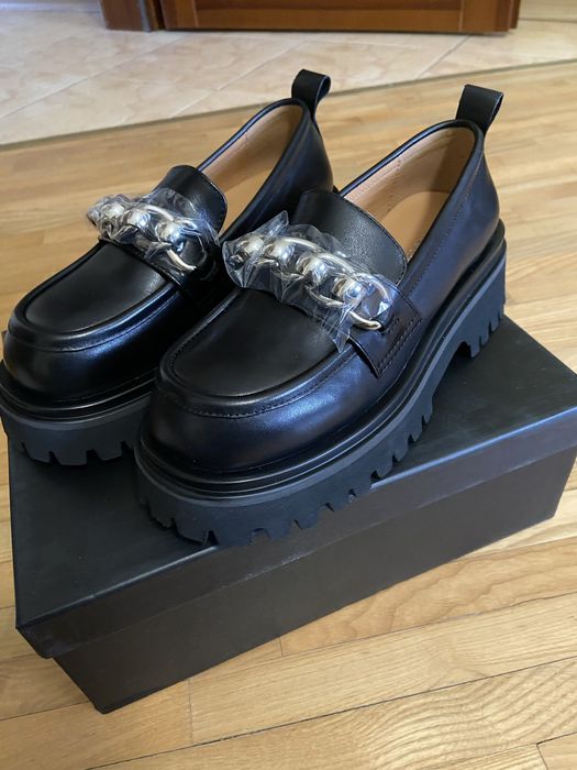 Туфлі лофери.