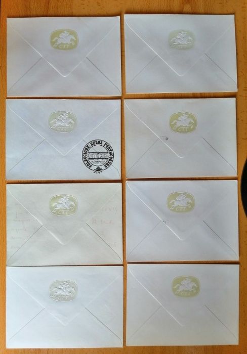 Envelopes e postais com selos carimbados
