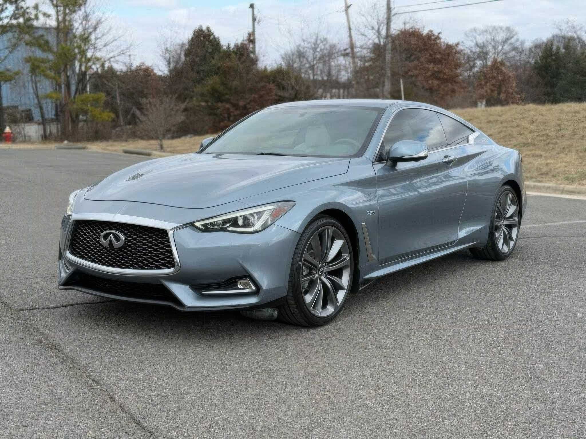 2017 INFINITI Q60 Premium