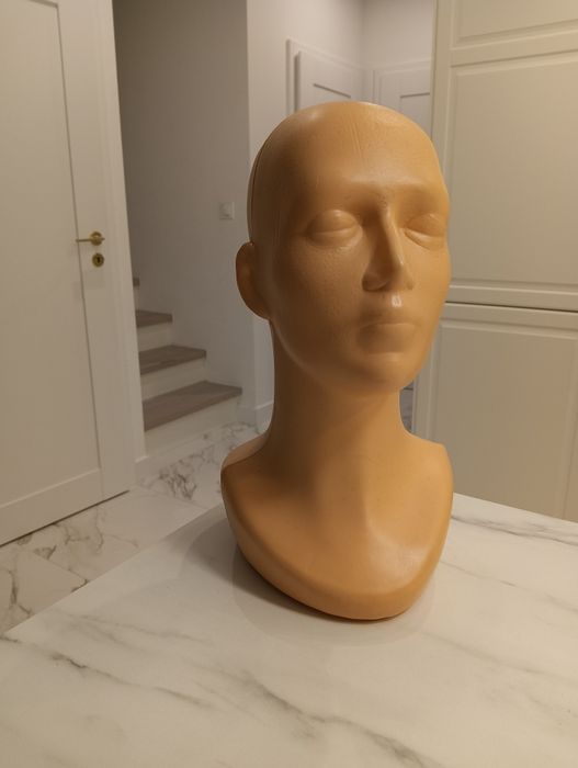 Manekin- głowa uniwersalna.