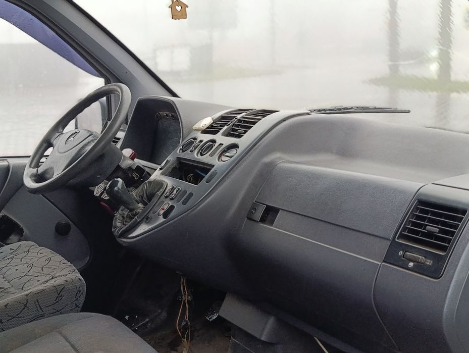 У продажу MB Vito на повному ходу