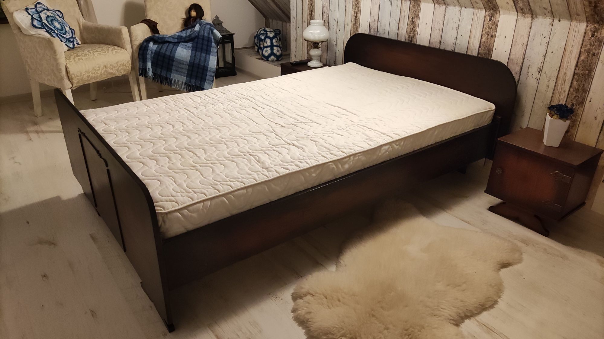 Komplet mebli do sypialni łóżko sypialniane szafki nocne drewno