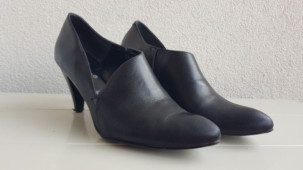 Skórzane botki na obcasie, 38