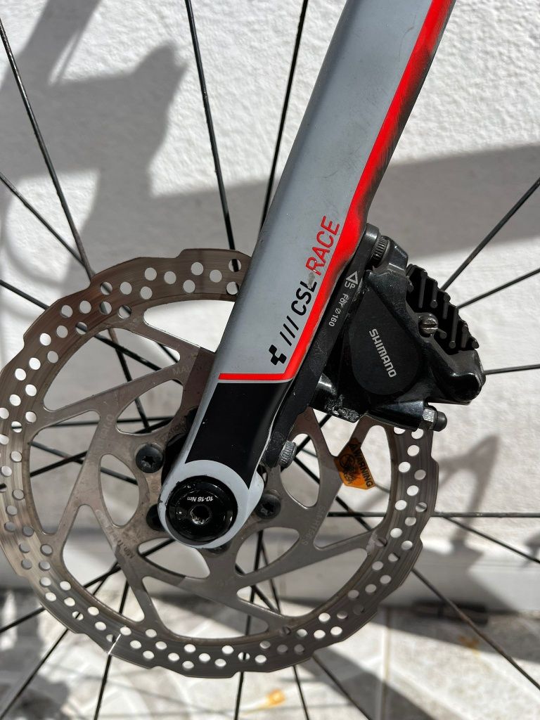 Bicicleta Estrada cube carbono