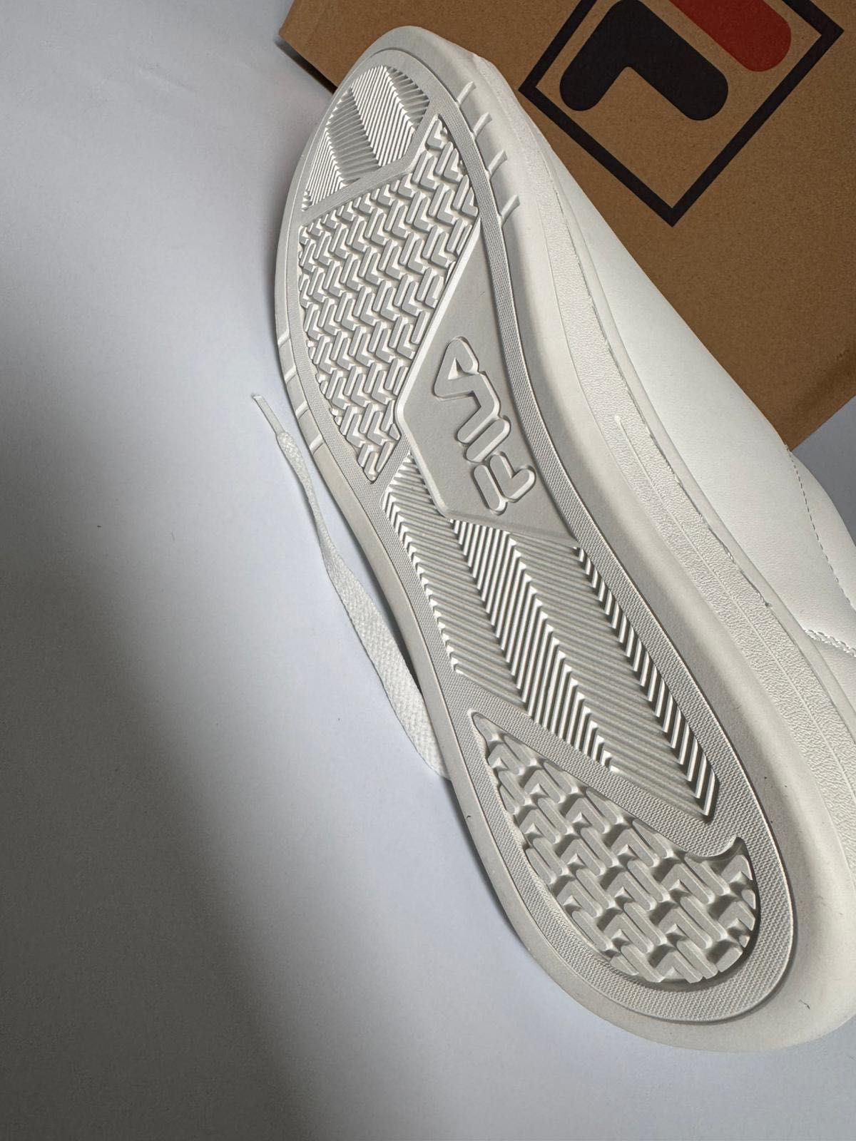 Nowe sneakersy męskie FILA CROSSCOURT 2 NT LOGO białe 44