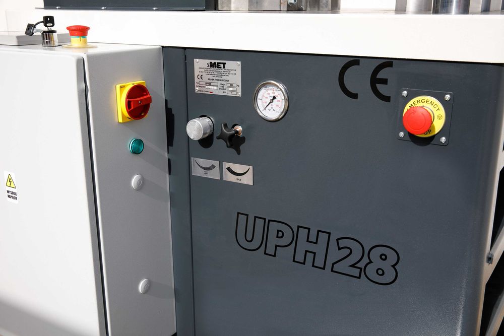 Pozioma prasa hydrauliczna UPH28 "bokserka" UltraPras