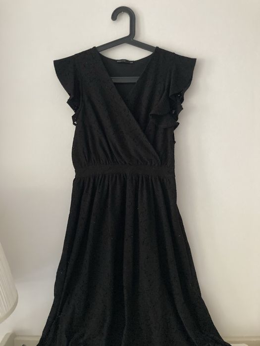 Czarna sukienka Mohito