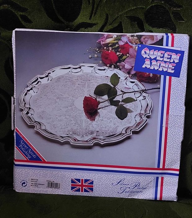 Вишукане срібне блюдо