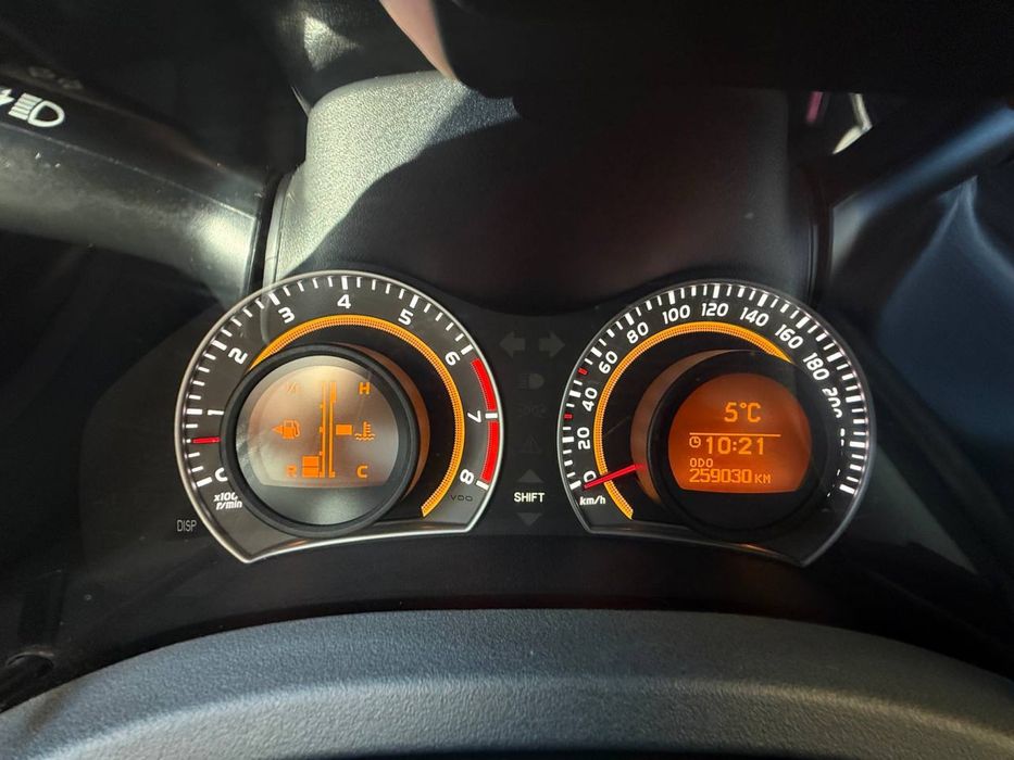 Toyota auris 2010 1.4 MT