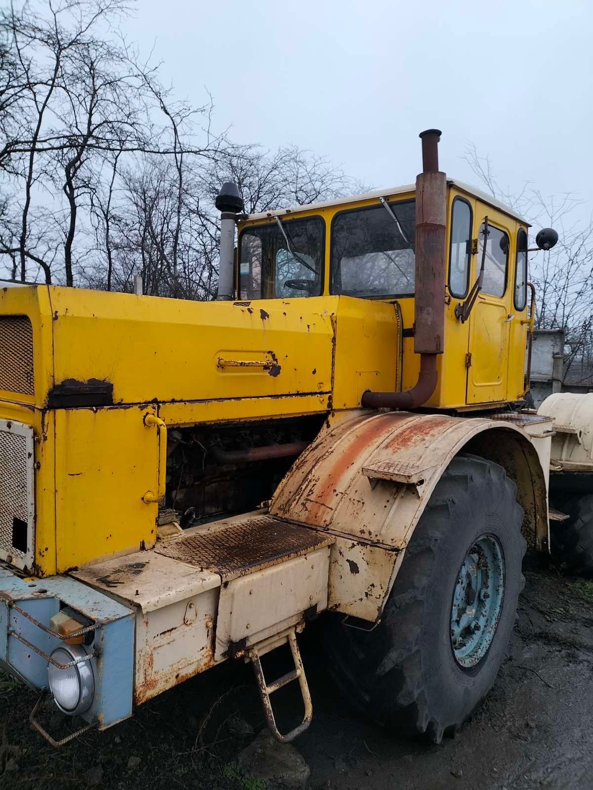 Продам К-700 +плуг плн 8-40