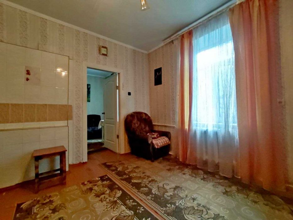 Продам частину будинку в гарному стані, з гаражем. (SP)