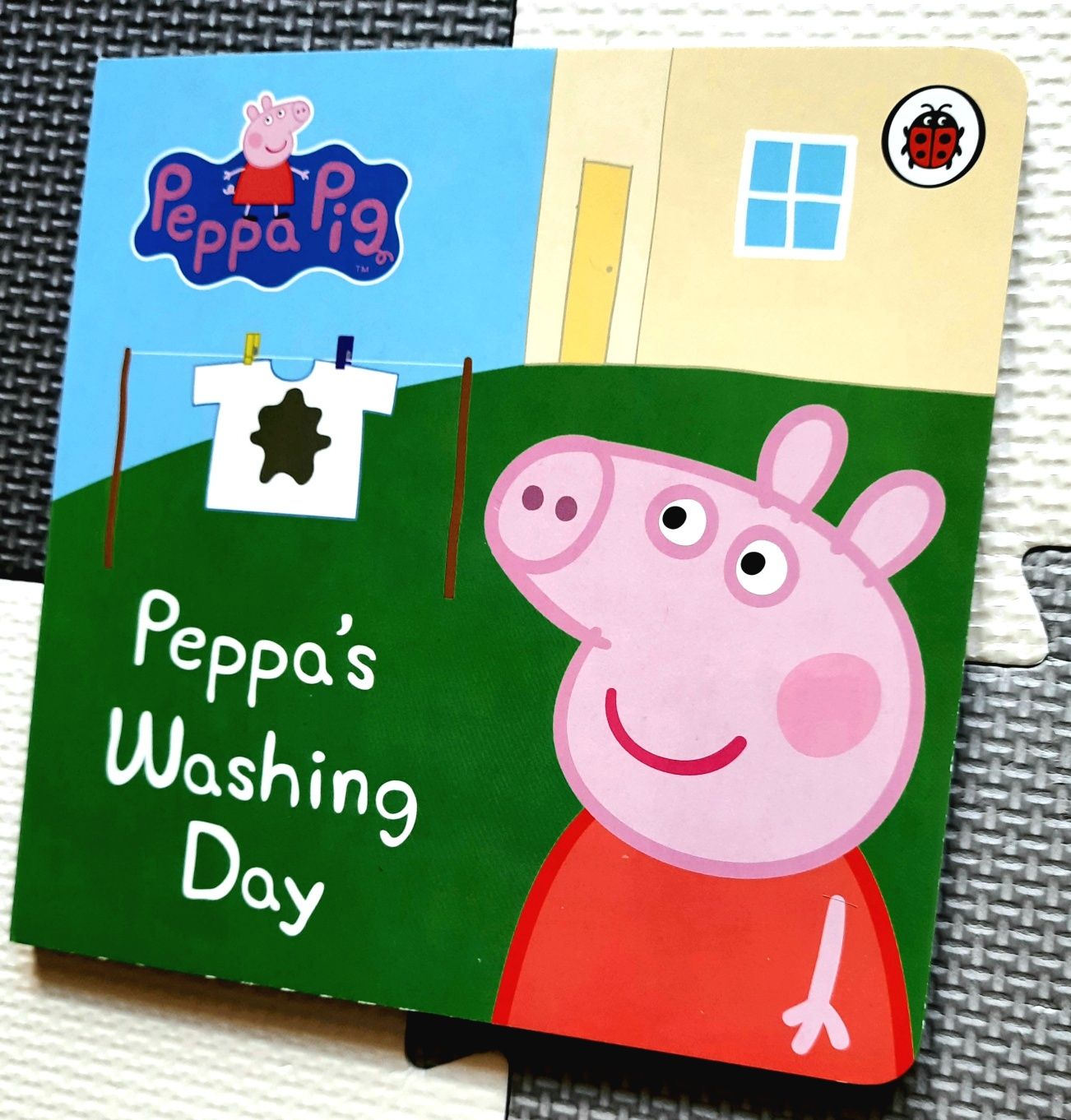 Peppa Pig Peppa's Washing Day książeczka po angielsku świnka