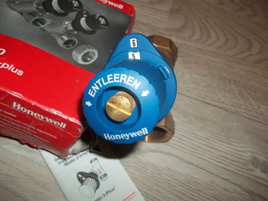 Zawór równoważący Kombi-3-Plus1 1/4 V5010Y DN 32 GW Honeywell niebiesk