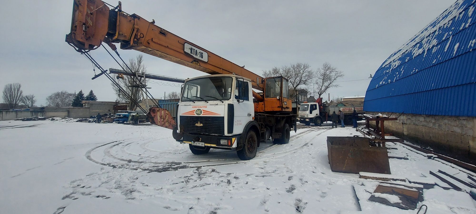 Услуги автовышки, аренда автокрана аренда автовишки,спил деревьев