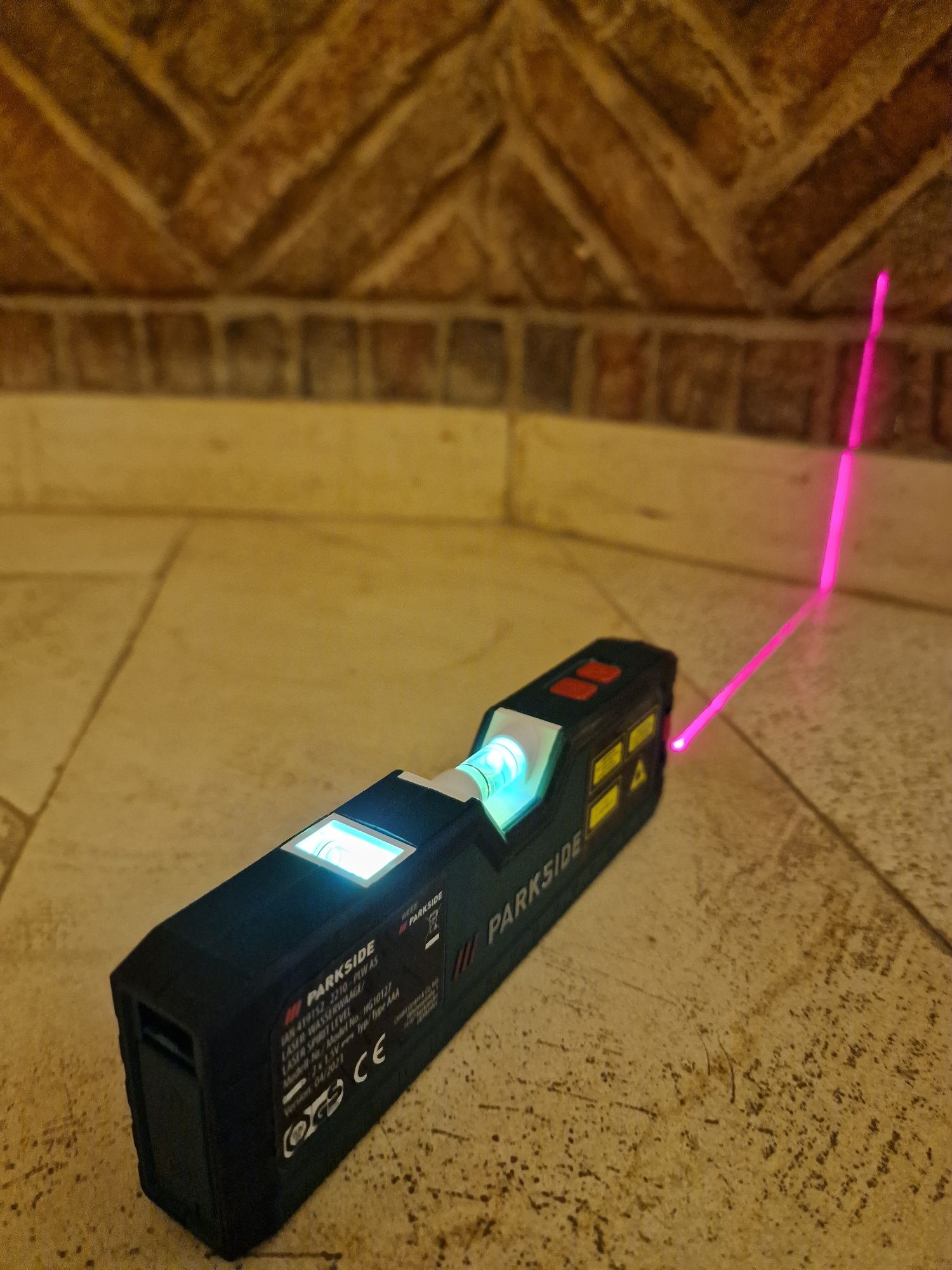 Nível de água com indicador de laser