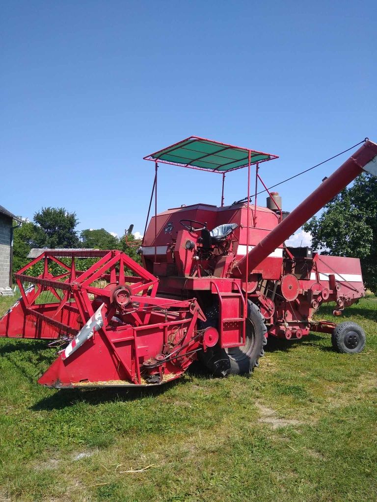 Kombajn zbożowy Massey Ferguson 487