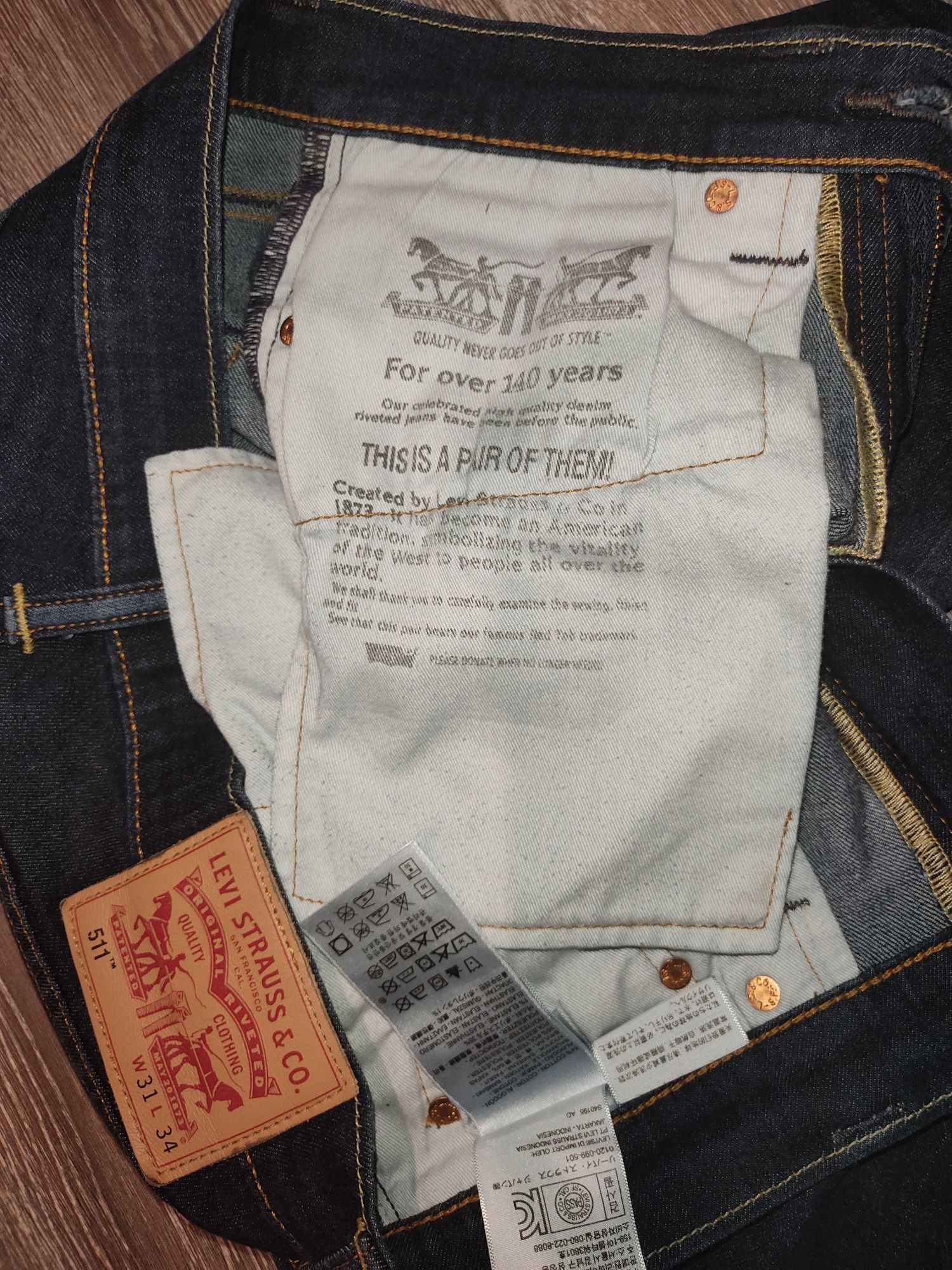 Женские джинсы Levi's