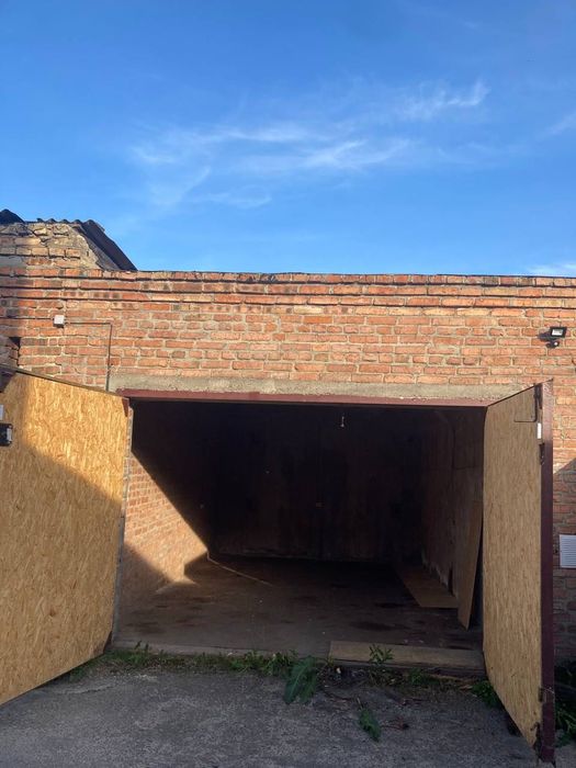 Цегляний гараж по вул. Карбишева,5а Кооператив Північний-1 / Авторинок