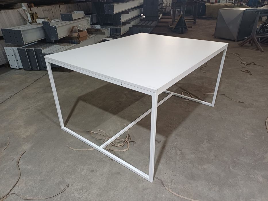 18 mesas em ferro com tampo em madeira 1,40mX1,10m (preço por unidade)