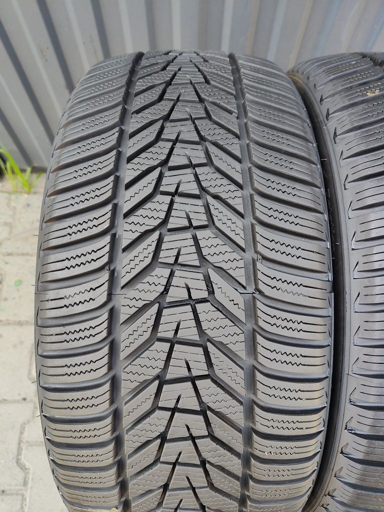 225/40/18 Hankook Winter Icept Evo 3 2024