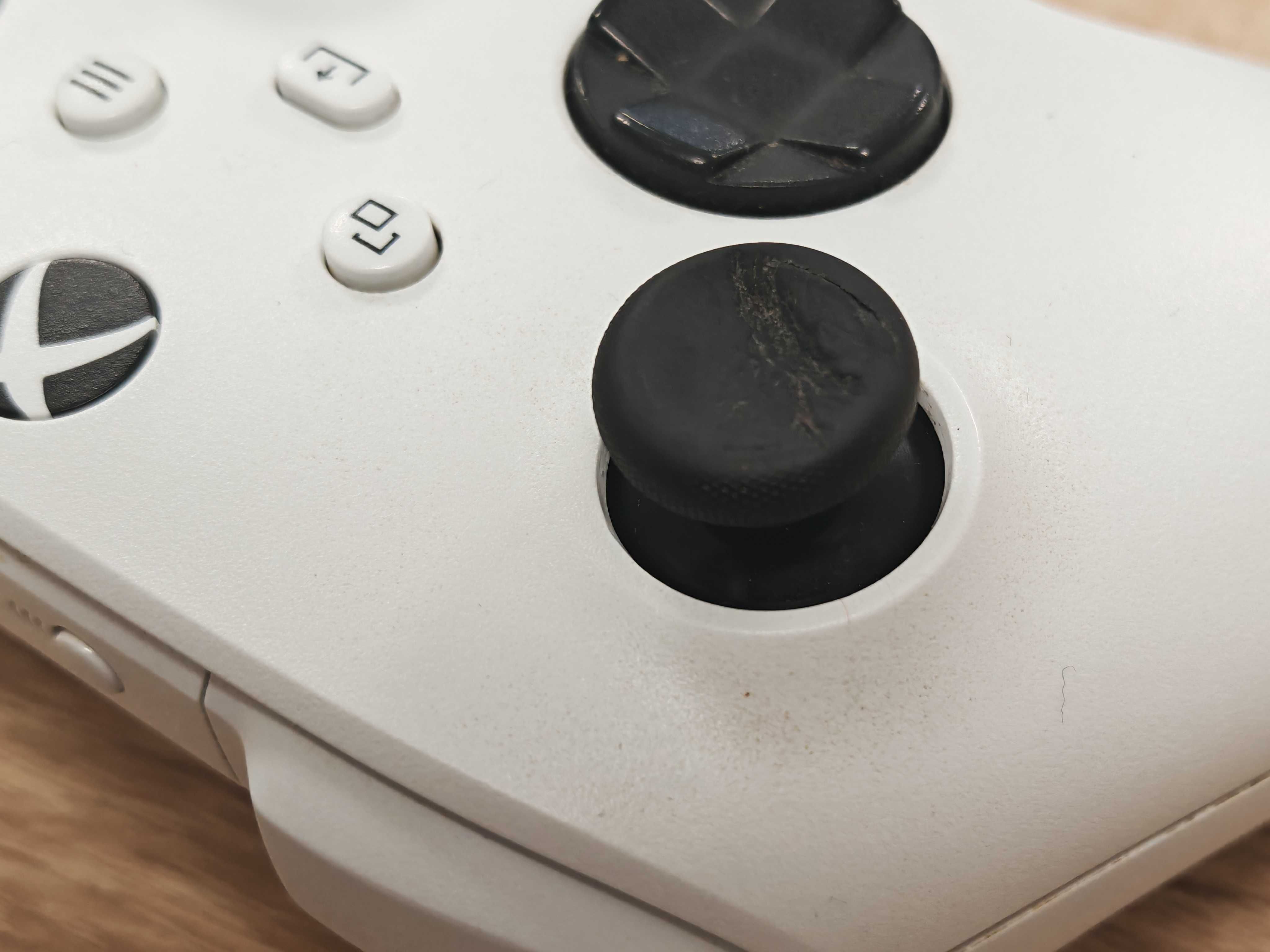 Pad do konsoli Xbox Series S/X biały