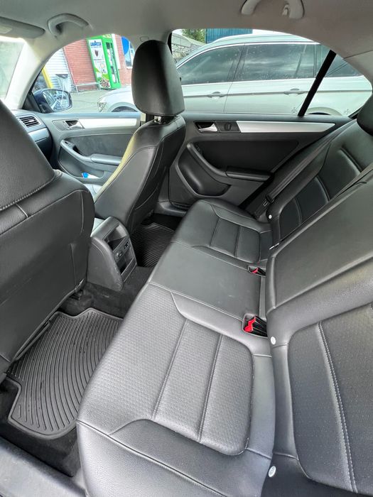 Авто Volkswagen Jetta 2013
