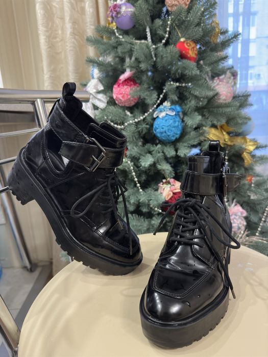 Ботинки шкіряні  лакові берци чоботи  уггі 36 розмір