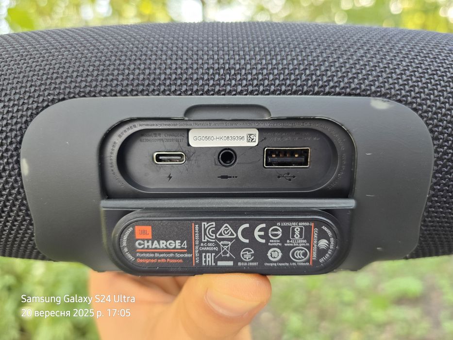 JBL Charge 4 Black GG Version в Гарному стані!