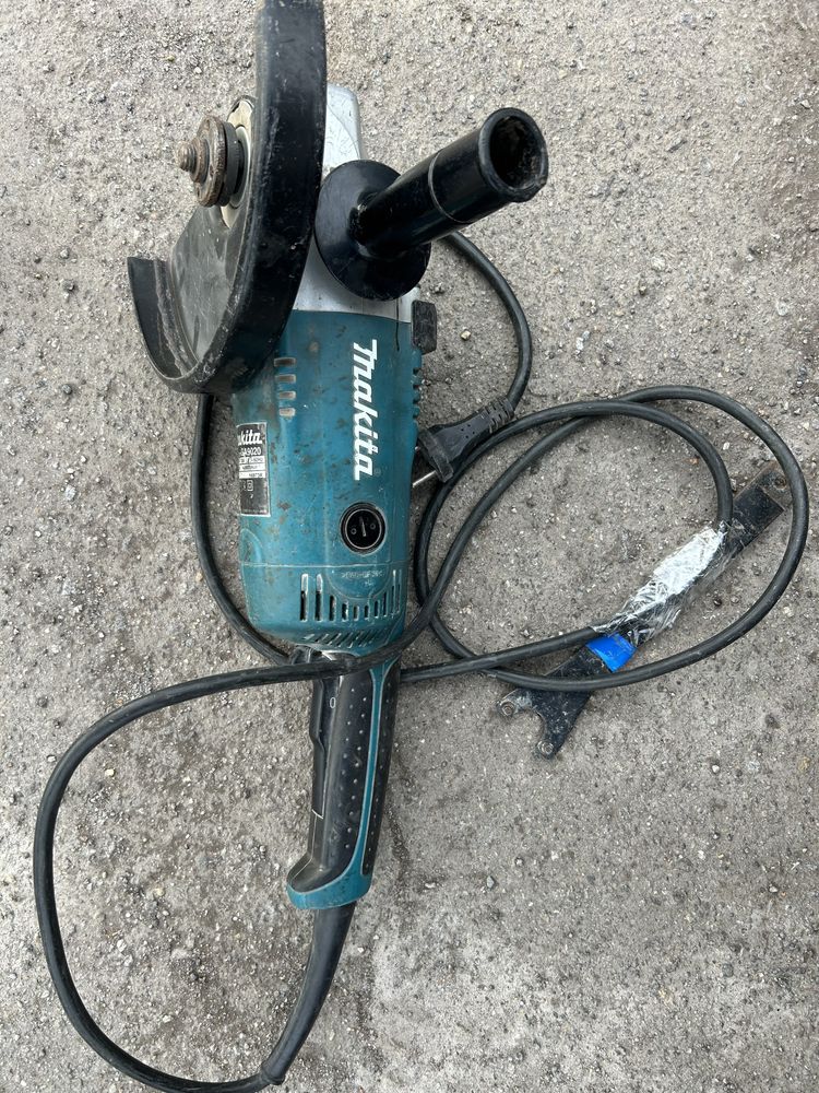 Болгарка Makita GA9020